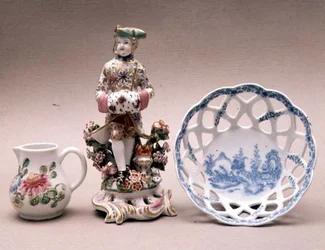 弓の磁器のコレクション（セラミック）