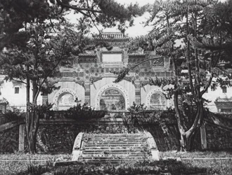 北京、四山、清一元、池里、北京近郊の西の丘にある彩釉門（モノクロ写真）