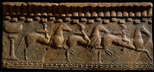 エトルリア美術：ムルロの建築アンサンブルの騎士のフリーズ装飾。紀元前6世紀。イタリア、ムルロ、市立古代博物館