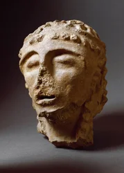 エトルリア文明。テラコッタ製の男性の頭部。紀元前550〜530年。ムルロの第2宮殿より。Depositi Soprintendenza del 