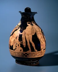 エトルリア文明：テラコッタオイノコエは、イタリアのタルクイーニアから紀元前360〜340年に立っている、立っている他の2人と話している若い男性を表すアルチェスティの画家の工房によって飾られています。