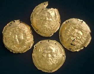 トーディ（ウンブリア州）の金のスタッド。紀元前4世紀のエトルリア文明。