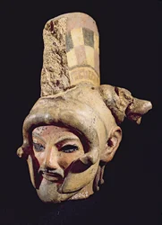 Satricum（塗られた粘土）から、ヘルメットをかぶった戦士の頭