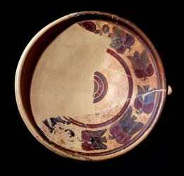動物を表現したテラコッタの皿、紀元前600～590年