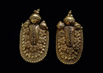 エトルリア美術：金のイヤリング Dim 6 cm フィレンツェのMuseo Archeologico
