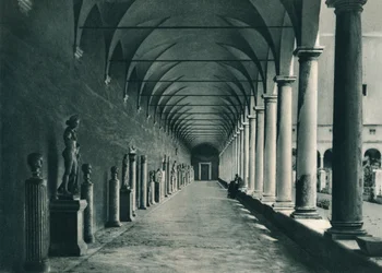 1927年、イタリア、ローマ、ディオクレティアヌス浴場博物館の回廊