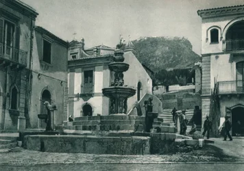 公共の噴水、タオルミーナ、シチリア島、イタリア、1927