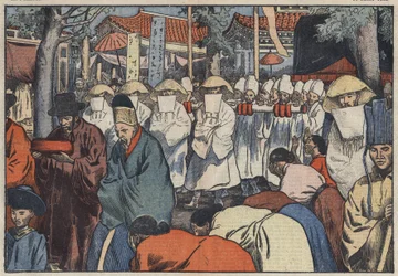 韓国の前皇帝である李王の葬儀。皇太子の死を嘆くアイゴー（Cereers Coreens）がいる一方で、ソウルの宮殿の扉にはカタファルクが見られる。韓国・ソウル。ダンブランスのイラスト。7月の「ル・ペレラン」では