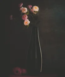 ムーディ・フラワーズの静物画
