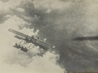 [空飛ぶ飛行機］