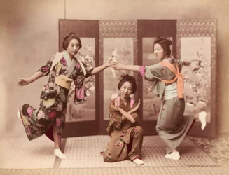 1895年頃に踊る少女たち（写真）