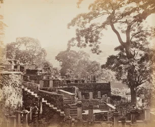 日本の寺院墓地、春藤寺、長崎、c。 1867年。