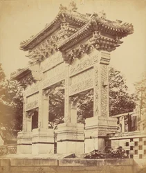 北京近郊のラマ教寺院のアーチ、1860 年 10 月
