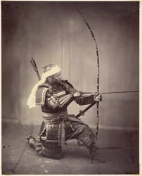 長弓を携えた侍