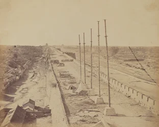 1860 年 10 月、イギリス軍とフランス軍が占拠したペキンのアンティン ゲートの壁の頂上