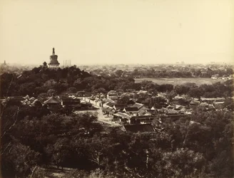 [北京の庭園と仏教寺院の眺め]。