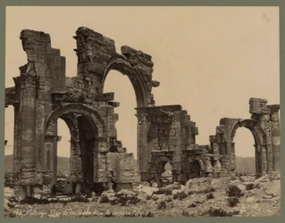 パルミラ、グレート・コロネードへの入り口 1875年頃（アルビネン・プリント