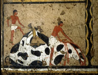 エジプトの古代性：石棺の前で雄牛が生け贄にされる。ルクソール近郊のエル・ゲベレンにあるイティ王の将軍兼宰相の墓から出土した粘土と藁を使ったデトレンペ。紀元前2200-2000年。トリノ、エジプト博物館