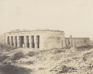 Dendera Tentyris、Temple of Athor - General View、1851-52、印刷 1853-54。