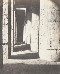 Medinet-Abou Thebes、Later Constructions - Second Court - Ga...、1851-52 年、1853-54 年に印刷。