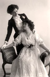 リリーエルシー1886-1962、エイドリアンアウガルデ1882-1913、イギリスの女優、1907年。