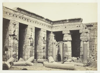 Medinet Habbo の内廷、テーベ、1857 年。