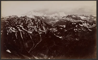 ライヘンスタッドからのオーバーラント山脈