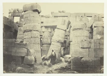 カルナックの大広間の柱、1857 年。