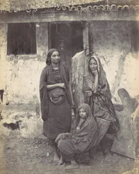 3 人の東インド人女性、1870 年代。