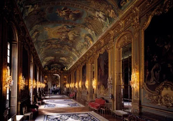 ホテル・ド・トゥールーズのゴールデン・ギャラリー。 Francois-Antoine Vasse (1681-1736) による建築