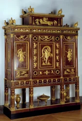 家具：ジョゼフィーヌ・ド・ボーアルネ（マリー・ジョゼフ・ローズ・ド・タッシャー・ド・ラ・パジェリ）（1763-1814）のジュエリー用戸棚 木製、フランソワ・ジャコブ＝デスマルター（1770-1841）のゴールデンブロンズ製 1809年 パリ、ルーヴル美術館蔵