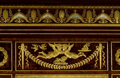 家具：Francois Jacob-Desmalter (Jacob Desmalter) (1770-1841)による木製、金メッキされたブロンズ製のImpress Josephine de Beauharnais (Marie-Joseph-Rose de Tascher de la Pagerie) (Marie Joseph Rose) (1763-1814)のワードローブ・温室の宝石の詳細。