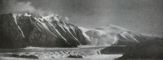 イングランド山と新氷河、1911年、1913年。