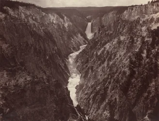 イエローストーンのグランド・キャニオンと滝,c.1884年（写真）