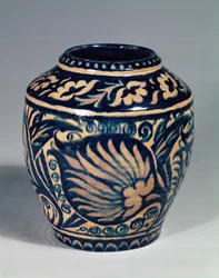 Bushey Heath Potteryの花瓶