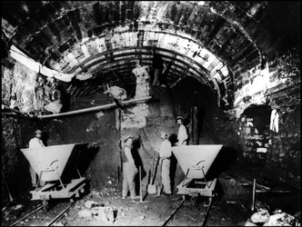 パリの地下鉄建設 - メトロポリタンの仕事：ラインのトンネル掘削 1-写真