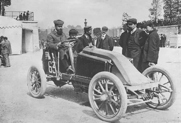 マルセルルノー、パリからマドリードへのレースのスタート、1903年