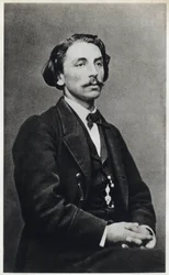 1862年、フランスの詩人エティエンヌ・マラルム（Etienne Mallarme dit Stephane Mallarme, 1842-1898）の肖像。写真