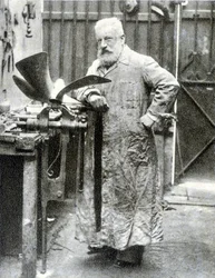 フランスの発明家フェルナン・フォレスト（1851年～1914年）の肖像（モーター、自動車部品など） - 写真