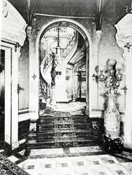 Hotel de Paivaの前庭とオニキスの階段