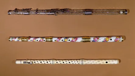 3フルート（象牙、磁器、クリスタル）