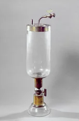 ガスを研究するための装置、Antoine Laurent de Lavoisier（1743-94）が設計（金属およびガラス）