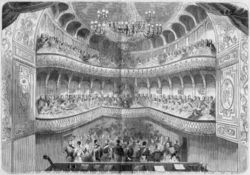 建築：フォンテーヌブロー宮殿の劇場（18世紀）の内観。1858年6月12日付「Le Monde Illustré」61号に掲載された版画。