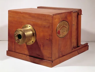 Louis-Jacques Daguerre（1787-1851）が使用したカメラ（木および金属）