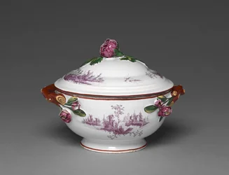 セントクレメンスファクトリー製のカバードボウル、1775年頃