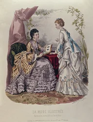 1872年にMme Breant-Castelがデザインしたドレスを着た女性が写真アルバムを見ているファッションプレート