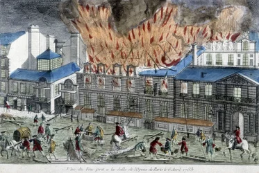 1763年、パリのオペラの火を消そうとする男たち。