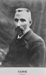 ピエール・キュリーの肖像（1859-1906）（セピア写真）