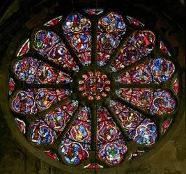 今月の使徒と労働者を描いたバラの窓