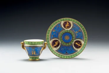 セーヴルブルーセレステと淡い緑色の挽いた両手持ちのカップ＆ソーサー、1790年